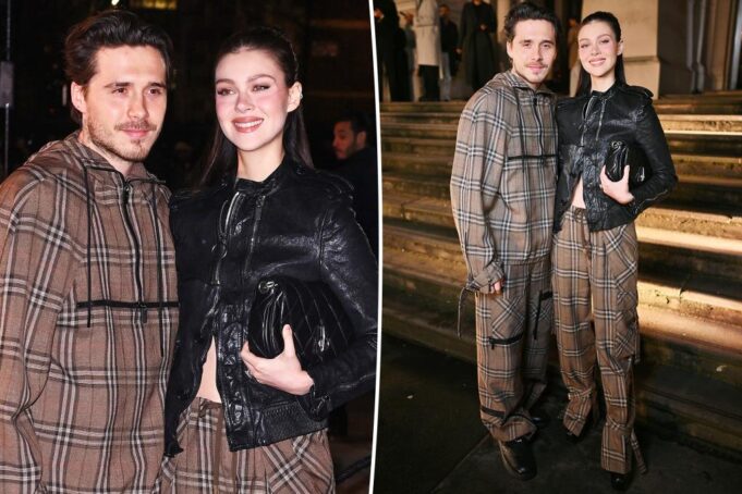 Бруклин Бекхэм и Никола Пельц -близнец в подходящих взглядах для Burberry Runway Show