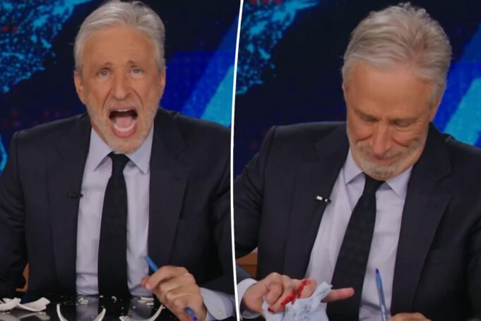 Джон Стюарт срезает руку в результате кровавой аварии во время съемки «Daily Show»: «Скоро пойду в больницу»