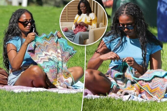 Саша Обама занимается вязанием вязания, любимого хобби ее мамы Мишель, в течение дня в парке