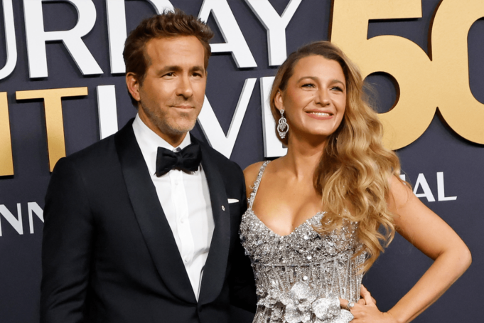 Блейк Лайвли показал «признаки стоицизма» во время красной ковровой дорожки «SNL 50»: эксперт