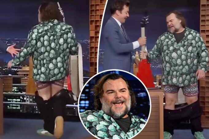 Джек Блэк теряет свои штаны на сцене во время неисправности гардероба