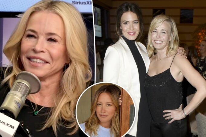 Челси Хэндлер защищает «чудесную, милую» Мэнди Мур от претензий Эшли Тисдейл на «мамскую группу» на Page Six Radio