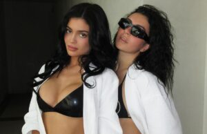 Кайли Дженнер в «Моменте» в латексном бикини с Чарли XCX