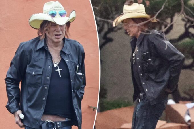 Микки Рурк остановился в роскошном отеле в Западном Голливуде после краудфандинга, чтобы избежать выселения