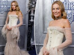 Марго Робби преследует Сидни в призрачном корсетном платье на премьере «Грозового перевала»