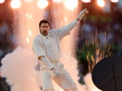 Плохой Банни возобновляет роман с бывшей девушкой после шоу в перерыве Суперкубка 2026 года